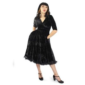 Hemet Black Velvet Circle Dress